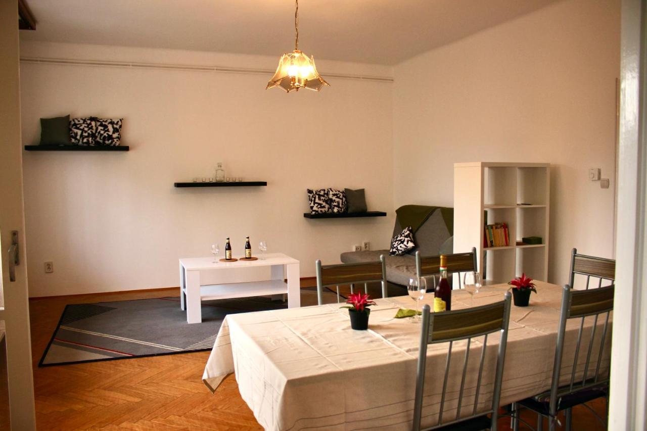 Castle Stallion Apartment Budapest Bagian luar foto